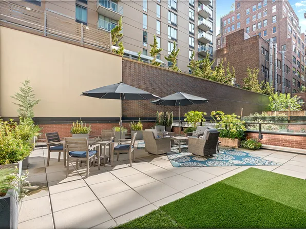 261 West 25th Street image 11 of 19