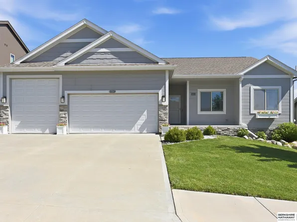 16624 Hanover St, Bennington, NE 68007