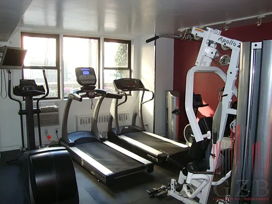 Rented by Avenues Real Estate | media 27