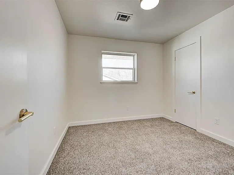 1605 S Broadway Ave — Photo 12