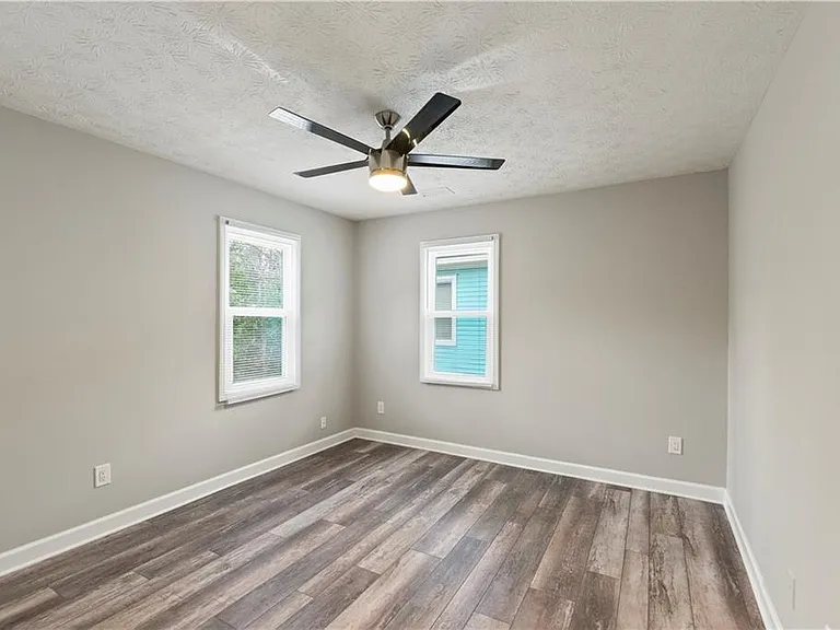112 Tye St SE — Photo 22