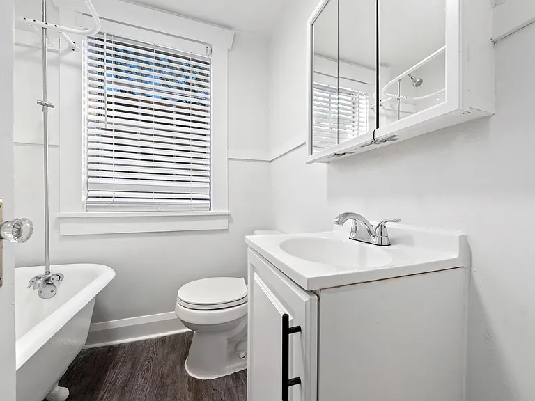 Oregon by Innovo Living Hyde Park