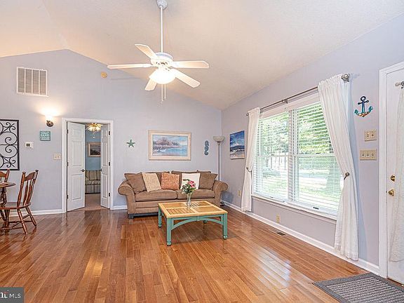 4th image of 43 Birdnest Dr
