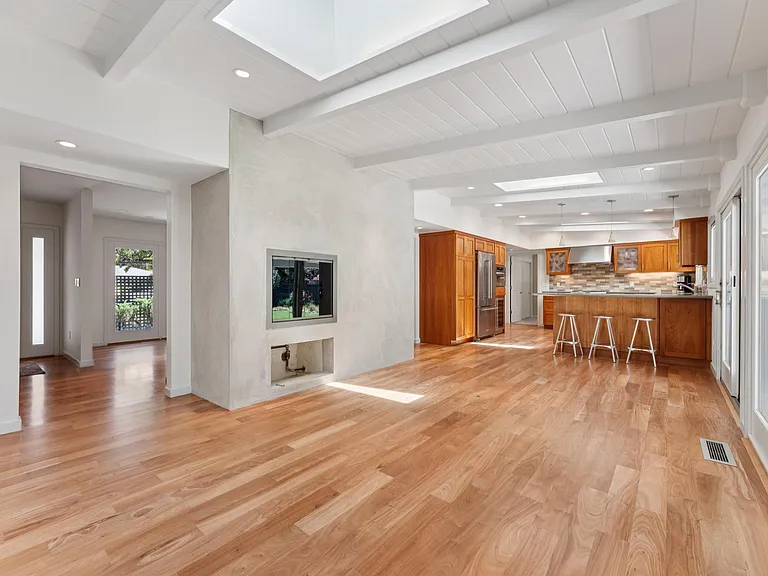 61 Bradley Ave — Photo 15