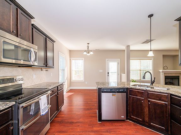 5th image of 224 Colson Dr