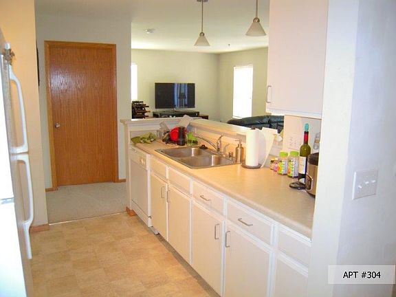 5th image of 538 W Washington Ave APT 304