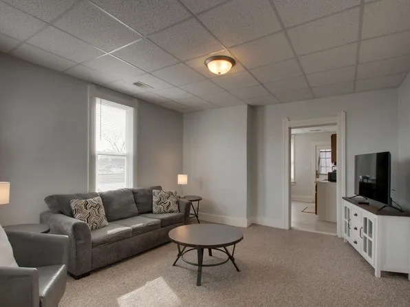 916-918 Adams St #918-1/2, Quincy, IL 62301