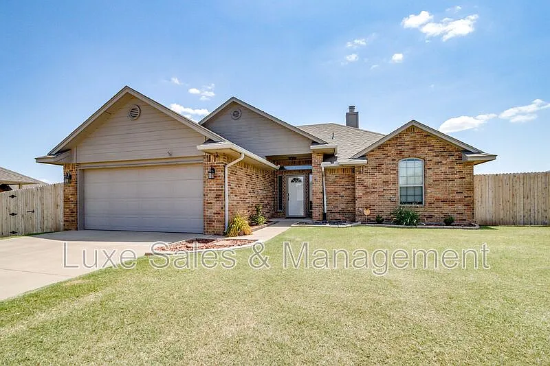 3 bed, 2.0 bath, 1510 sqft, $1,995 — Photo 2