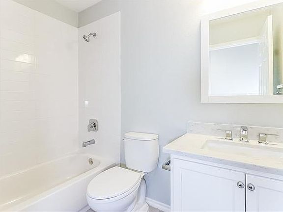 2nd image of 6028 Clipper Ln