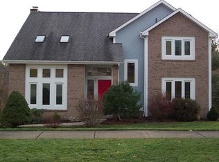 701 W Parliament Dr, Coraopolis, PA 15108