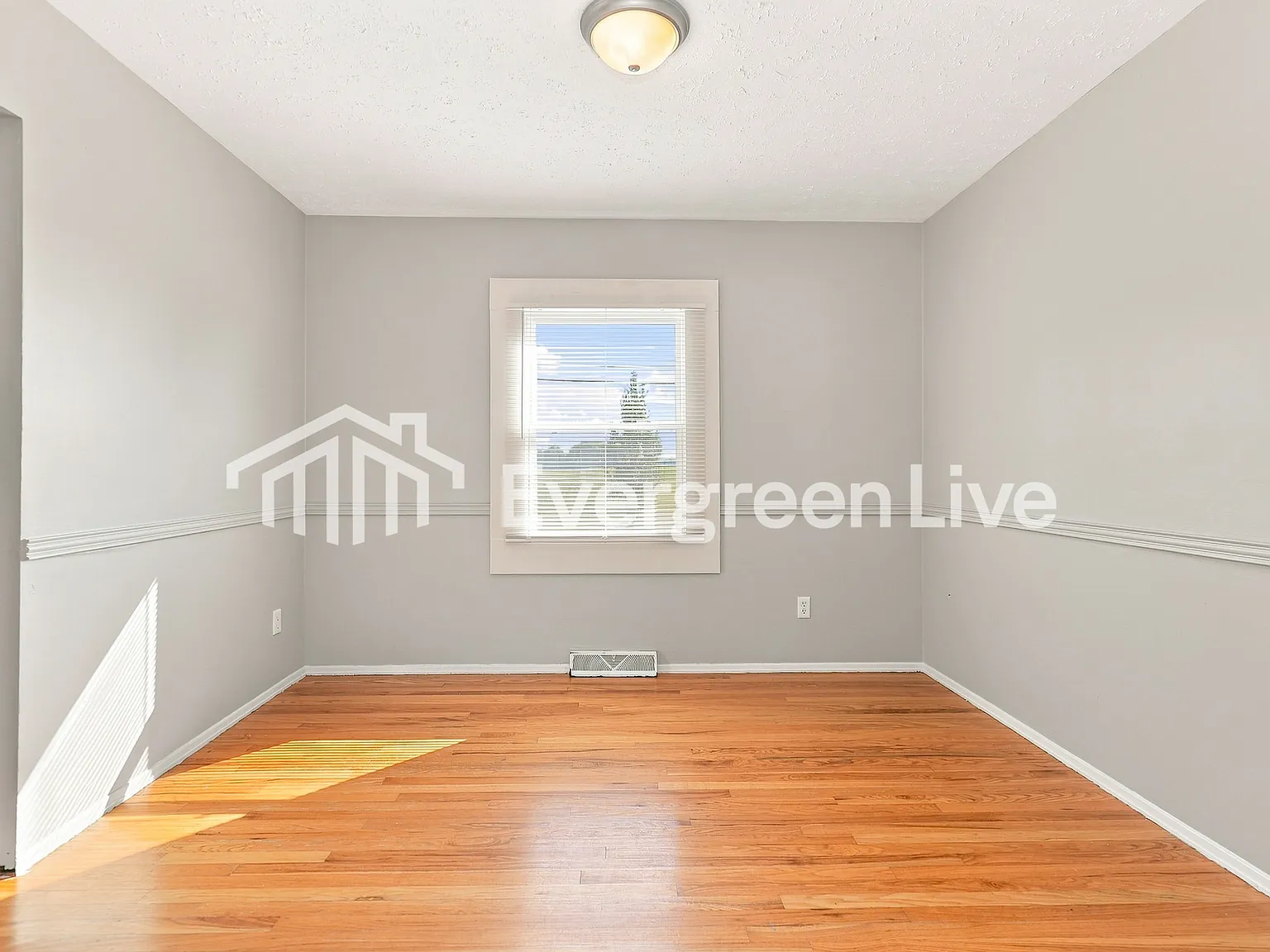 4 bed, 2.0 bath, 1620 sqft, $1,945 — Photo 4