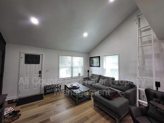 3rd image of 2107 Pinehurst Dr