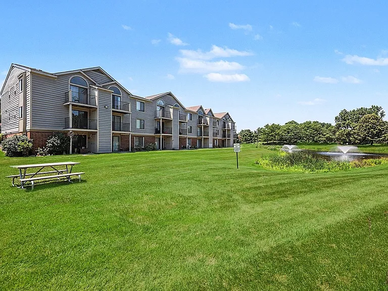 Byron Lakes Apartments — Photo 83