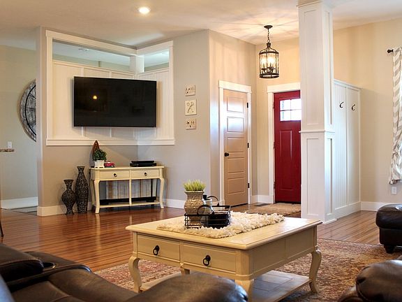 4th image of 2215 N Travis Way