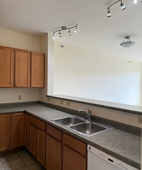 370 Farrell St #405 — Photo 2