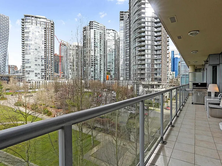 426 Beach Cres #701 — Photo 22