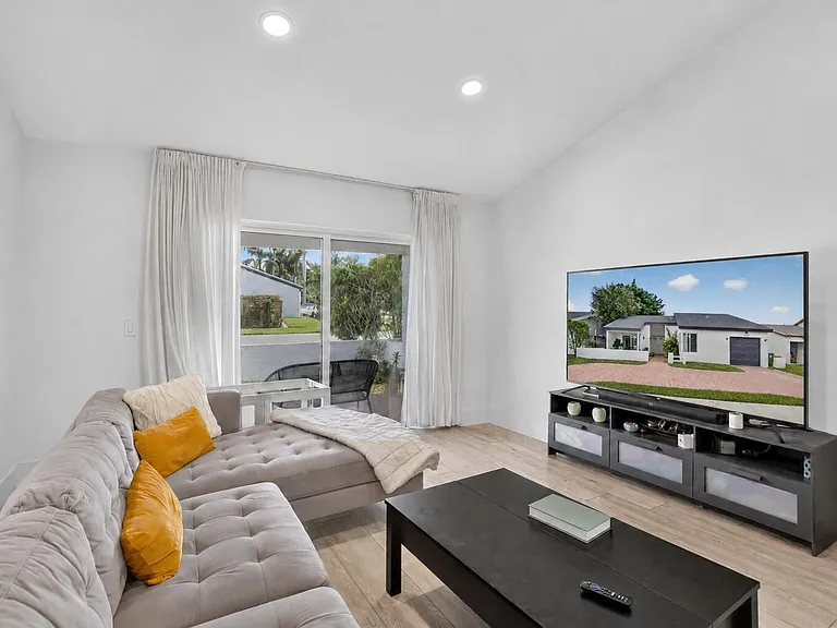 16709 SW 5th Ct — Photo 5