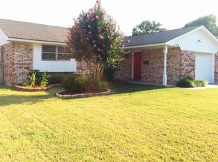 5716 NW 46th St, Warr Acres, OK 73122