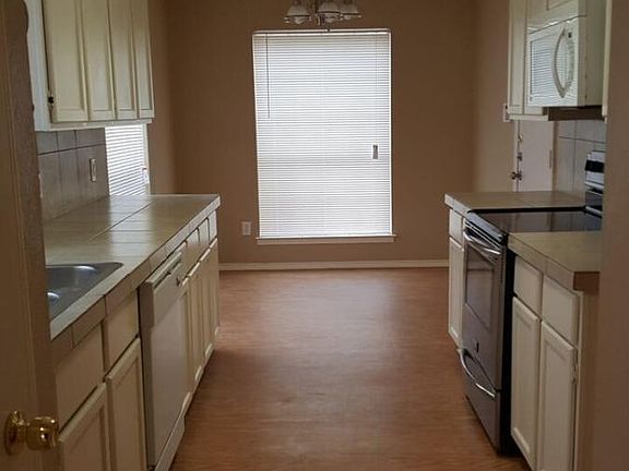 5th image of 12906 Hilltop Dr