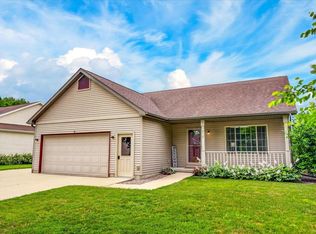 912 Vista Ridge Dr, Mount Horeb, WI 53572