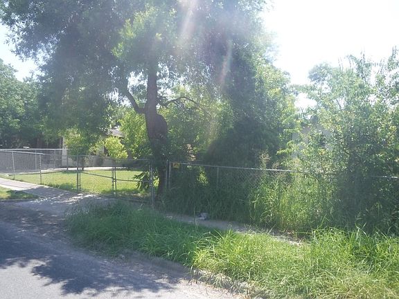 3rd image of 3122 Greenwood Dr