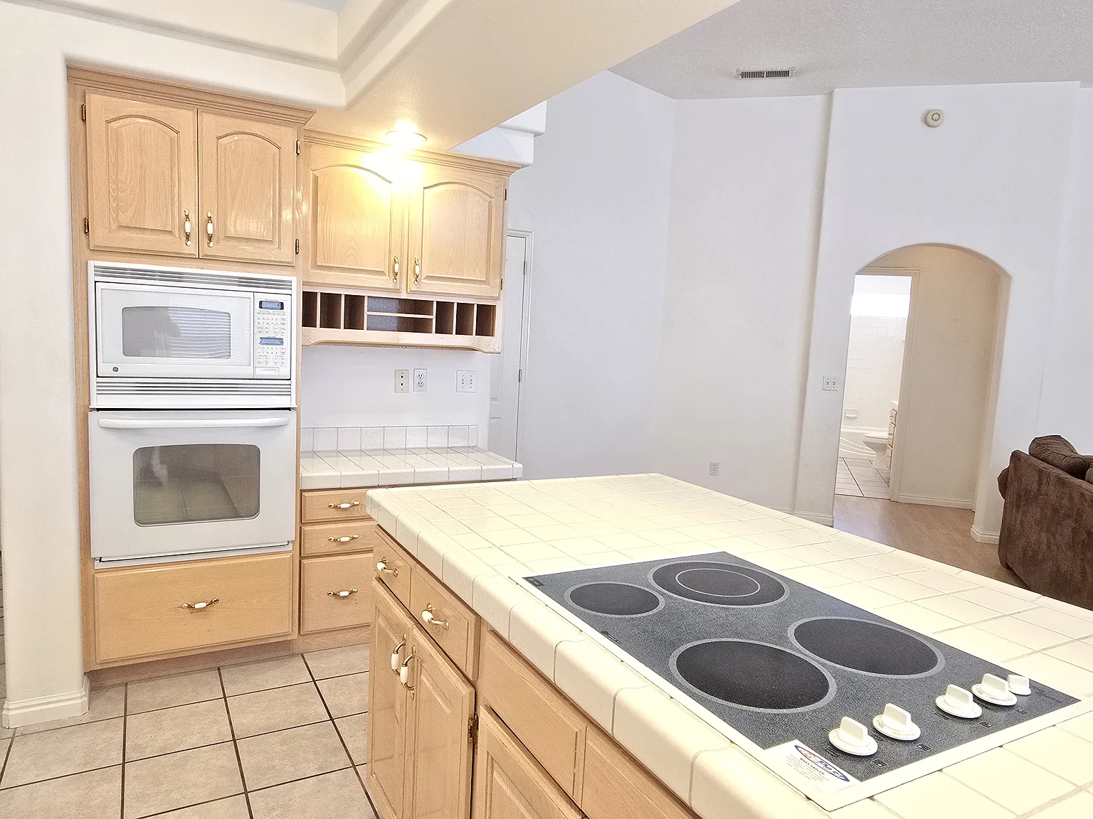 3 bed, 2.5 bath, 2775 sqft, $2,300 — Photo 3
