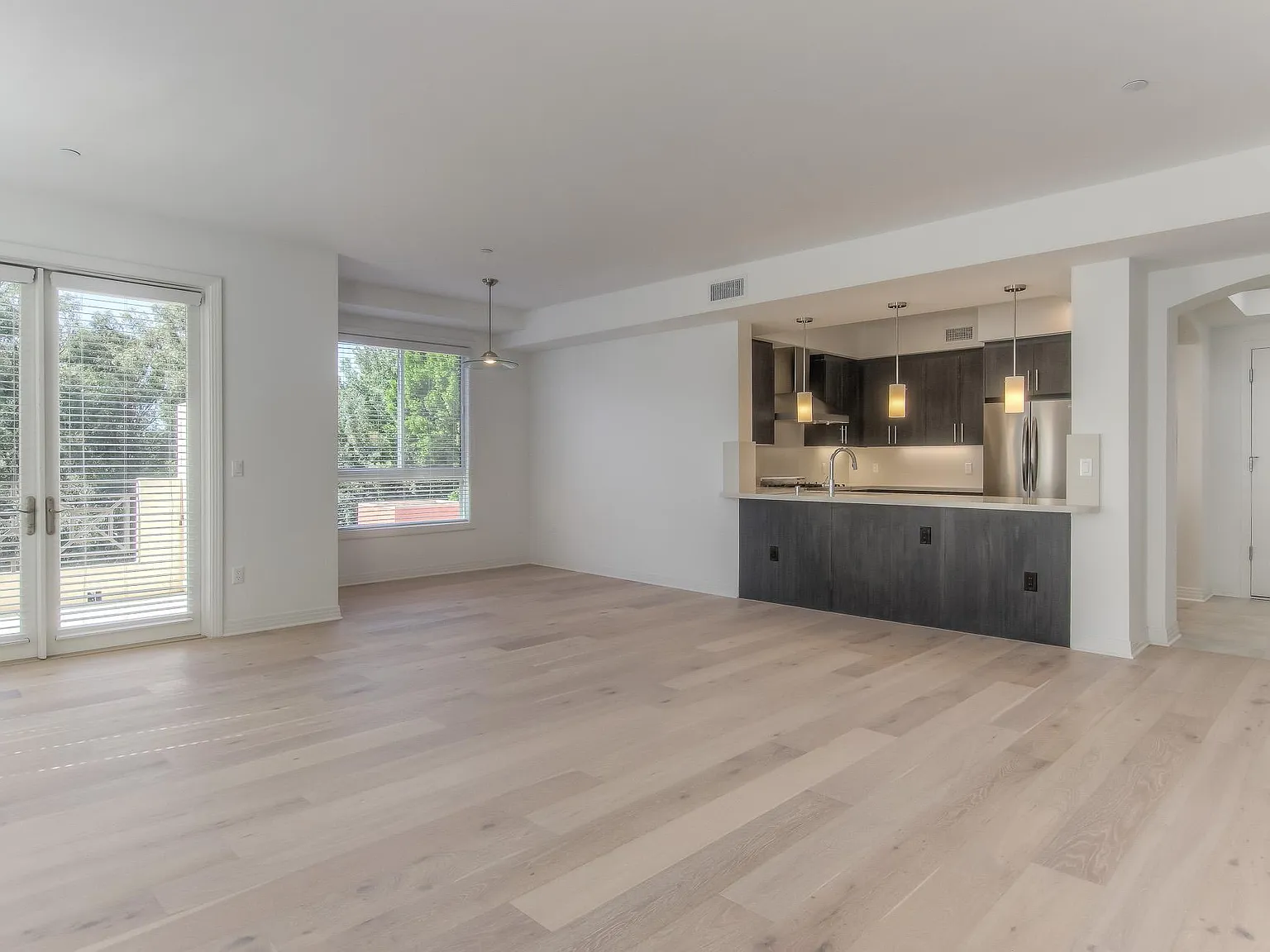 417 S. Barrington Avenue — Photo 3