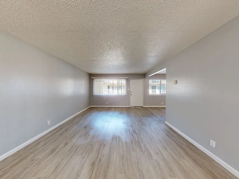 312 Rodeo Ave — Photo 6