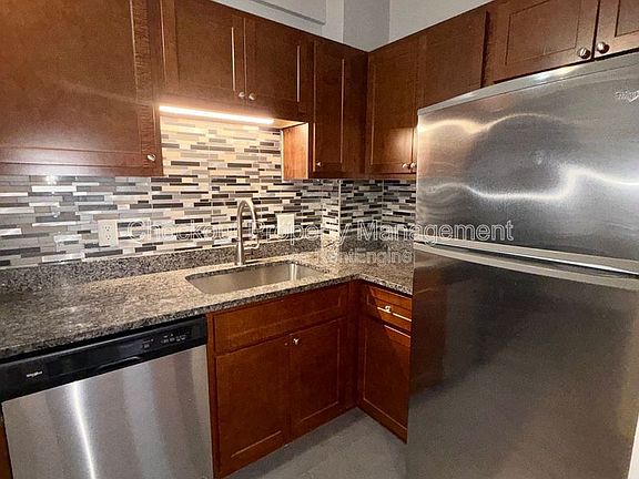 5th image of 5616 Pershing Ave APT 14