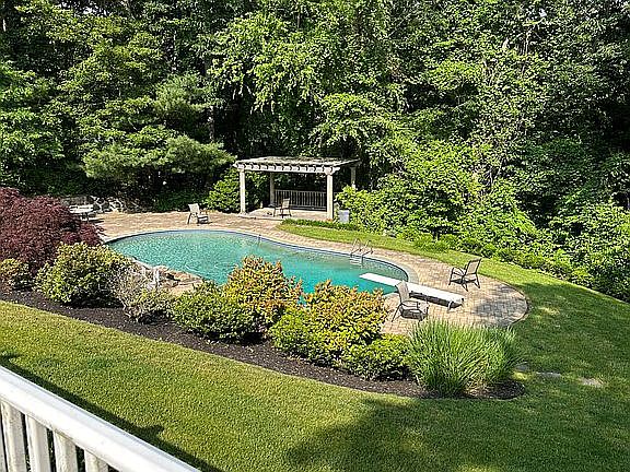 5th image of 4 Daniel Ln