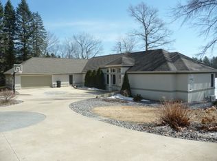 721 Arbutus Dr, Cadillac, MI 49601