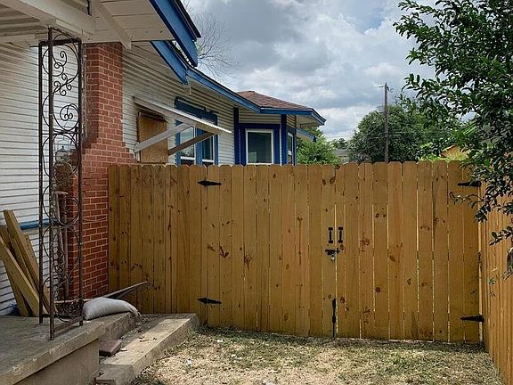 2nd image of 406 KAYTON AVE