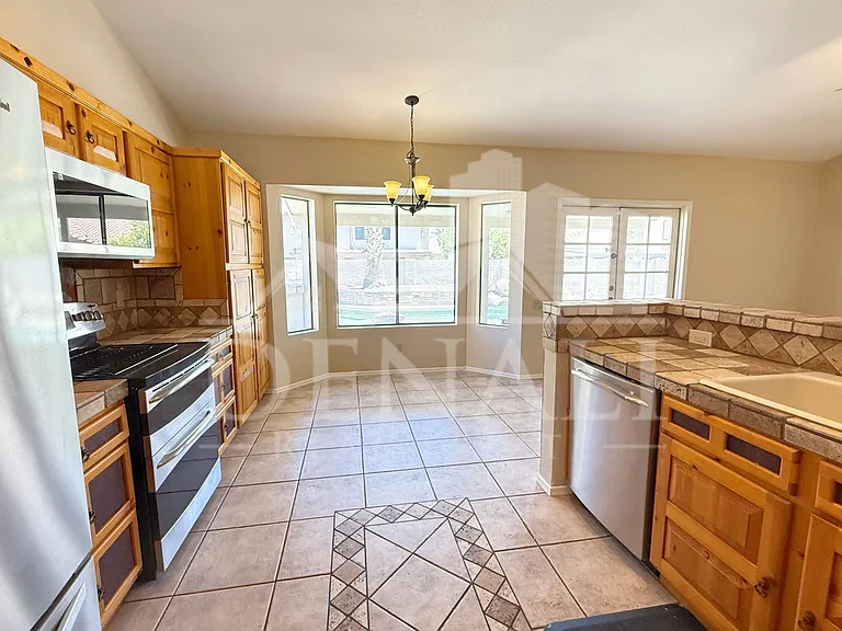 1211 E Drake Dr — Photo 13