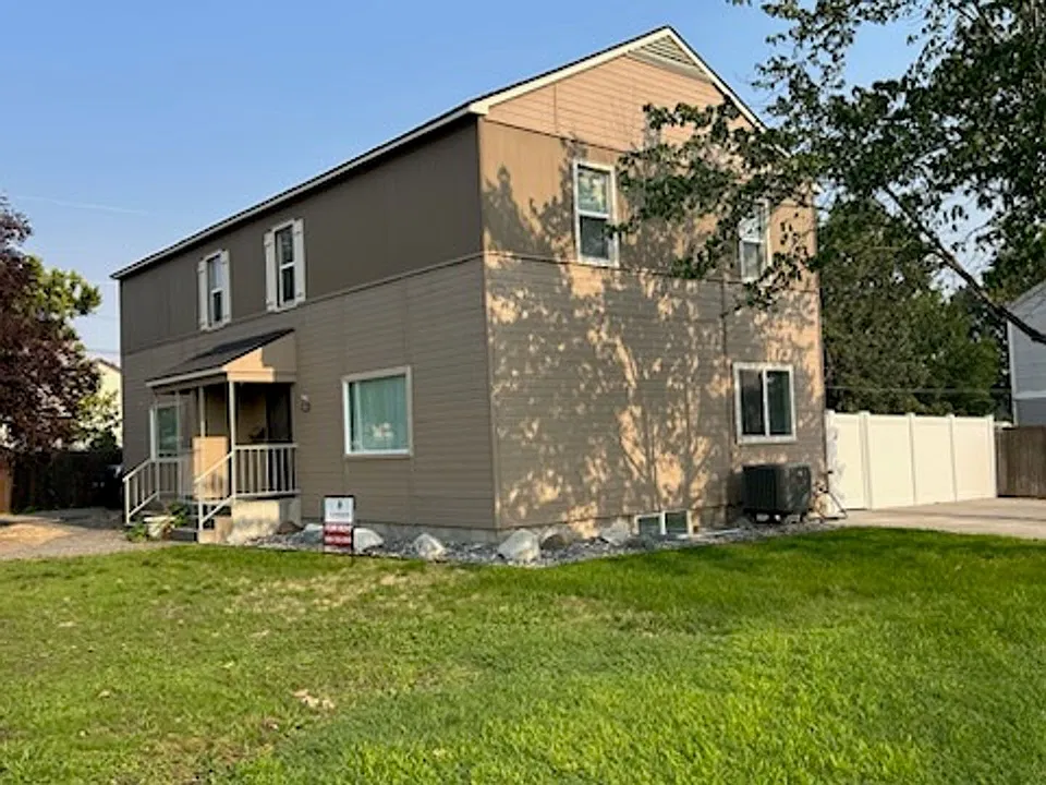 1211 Torbett St