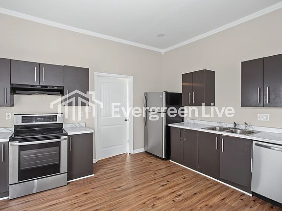 4th image of 226 Highland St