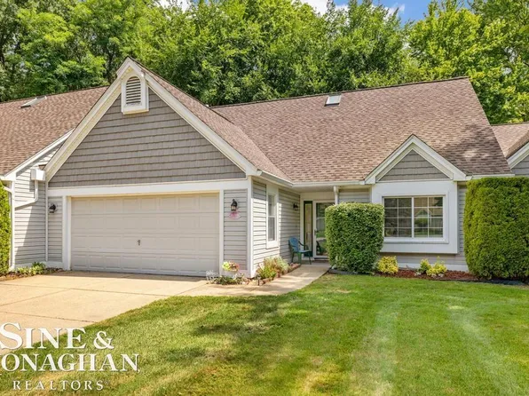 6798 Fox Ln, Waterford, MI 48327