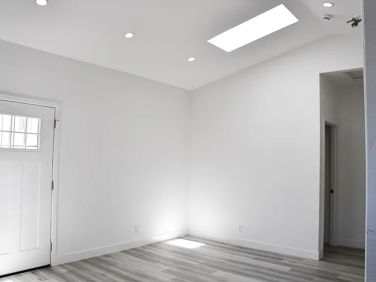 994 Valencia St — Photo 56
