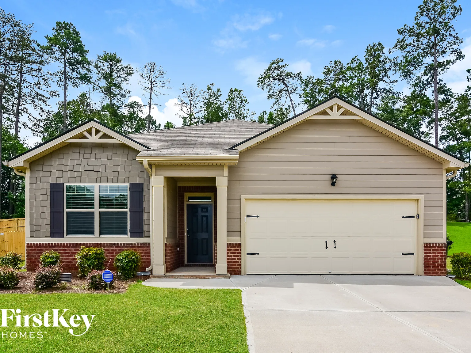 3 bed, 2.0 bath, 1711 sqft, $2,105 — Photo 1