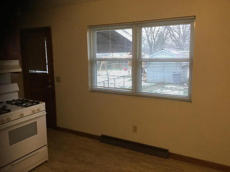 110 N Crater Ave — Photo 9