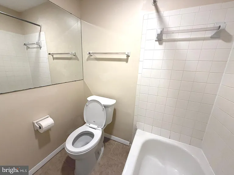 18131 Chalet Dr #24-103 — Photo 33