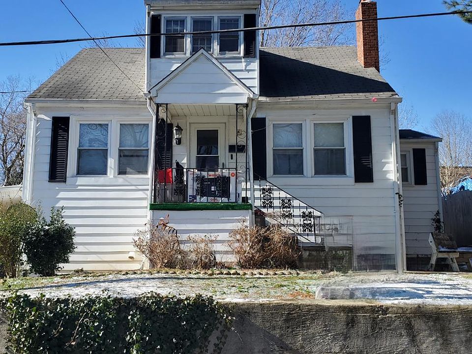 1st image of 402 1st St