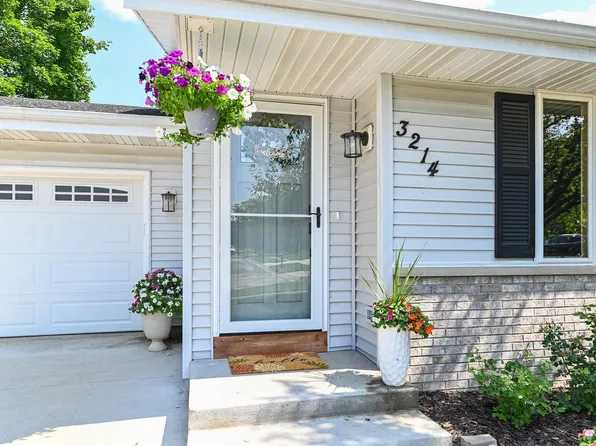 3214 Superior AVENUE, East Troy, WI 53120