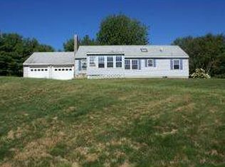 859 Meaderboro Rd, Farmington, NH 03835