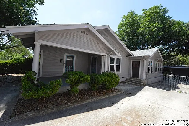 423 W Huisache Ave — Photo 11