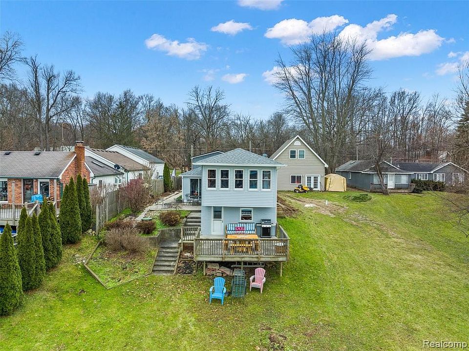 3529 Lakeview Dr, Ortonville, MI 48462 Zillow