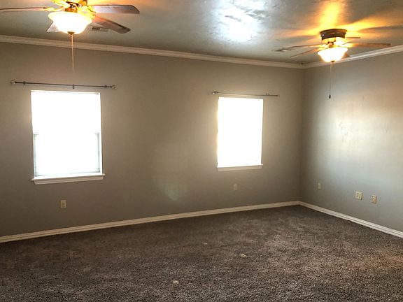 3rd image of 708 Crestmoor Dr