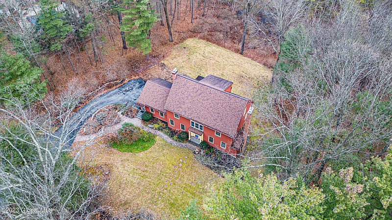 4th image of 2641 Rosendale Road