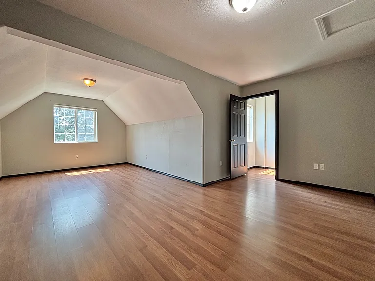 905 E Spence St — Photo 21