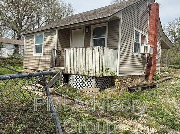 612 SE 28th St, Topeka, KS 66605