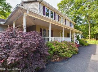 2141 Shore Line Dr, Pocono Summit, PA 18346
